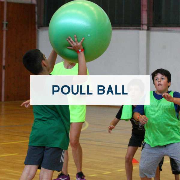 enfants jouant au poull ball