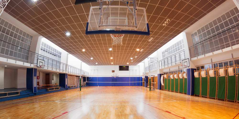 terrain de basket d'intérieur